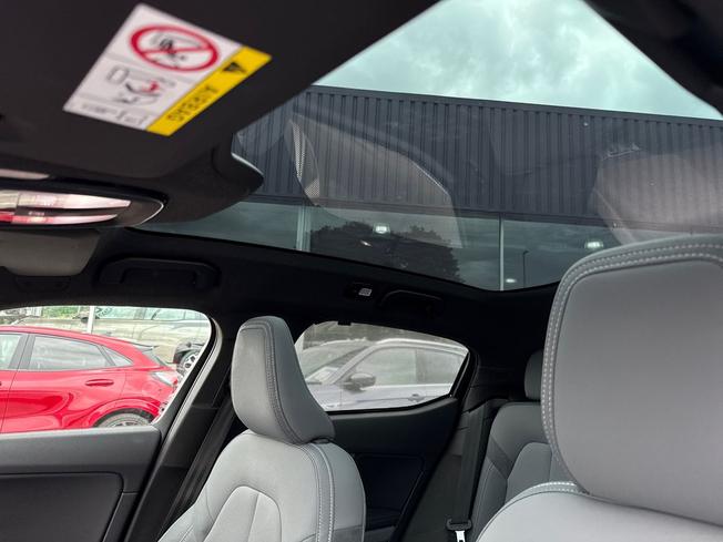POLESTAR Polestar 2 Photo 36