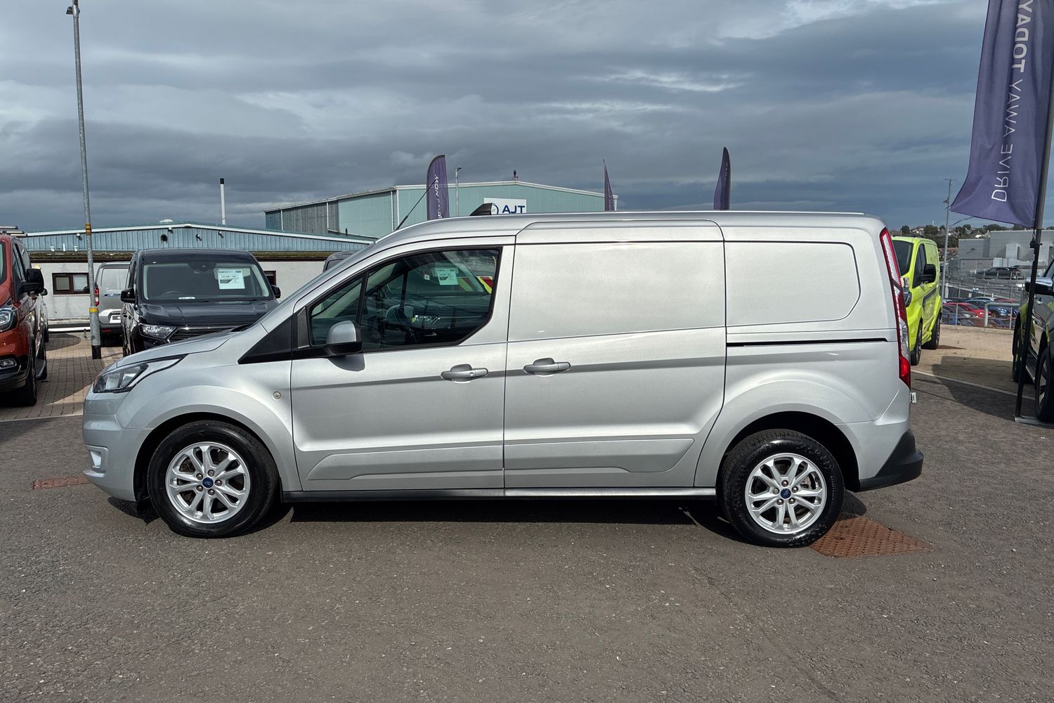 Ford TRANSIT CONNECT Photo 40