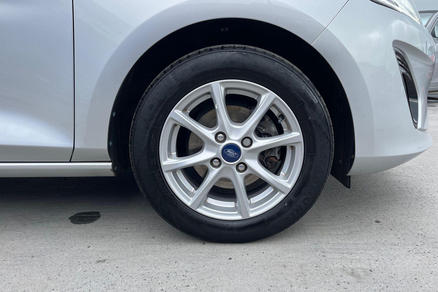Ford FIESTA Photo 7