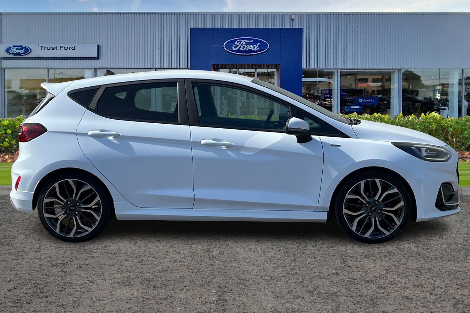 Ford FIESTA Photo 2
