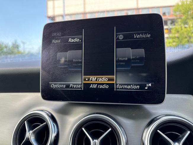 MERCEDES-BENZ Gla Photo 13