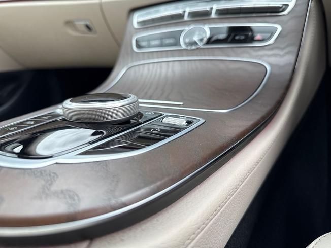 MERCEDES-BENZ E Class Photo 31