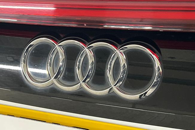 AUDI Q8 Photo 35