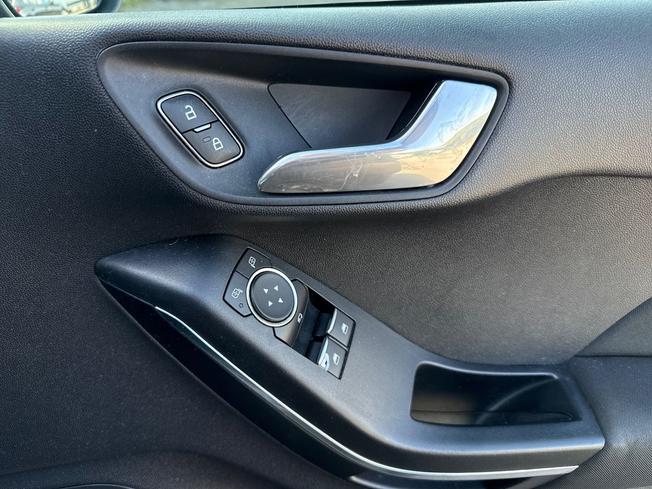 FORD Fiesta Photo 27