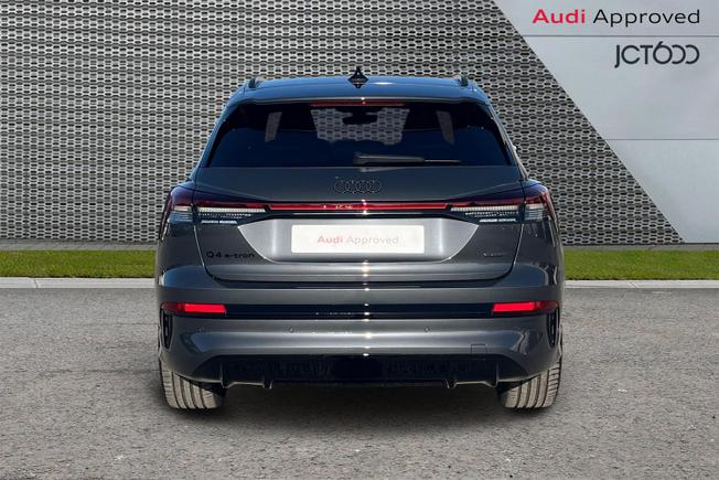 Audi Q4 Photo 8