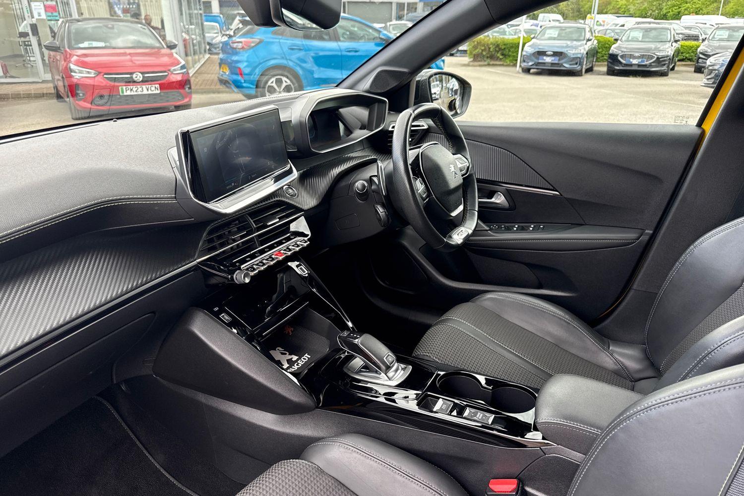 Peugeot 208 Photo 17