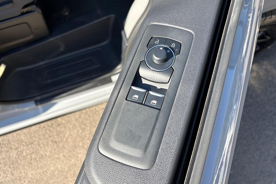 Ford E-TRANSIT CUSTOM Photo autoimg-369338d81deebacf62943d368f8ff57424d3e317.jpg