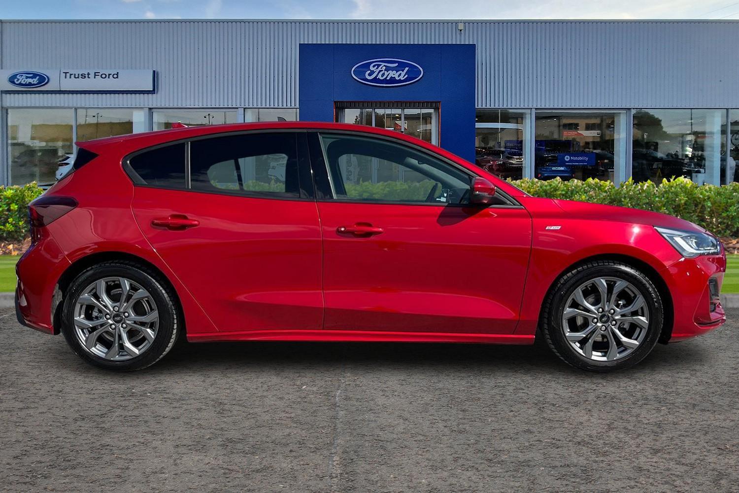 Ford Focus Photo 2