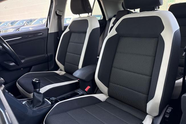 VOLKSWAGEN T-Roc Photo 21