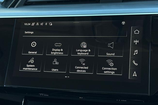 AUDI e-tron Photo 36