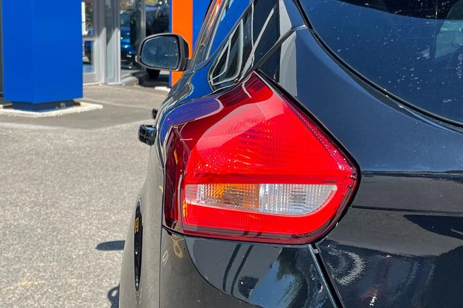 Ford FOCUS Photo autoimg-3697d150eb02213960c6bbb19de5a3c23ab2b675.jpg