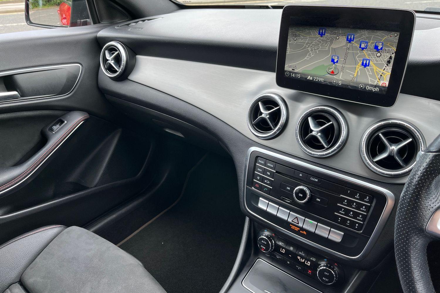 Mercedes-Benz CLA Photo 22