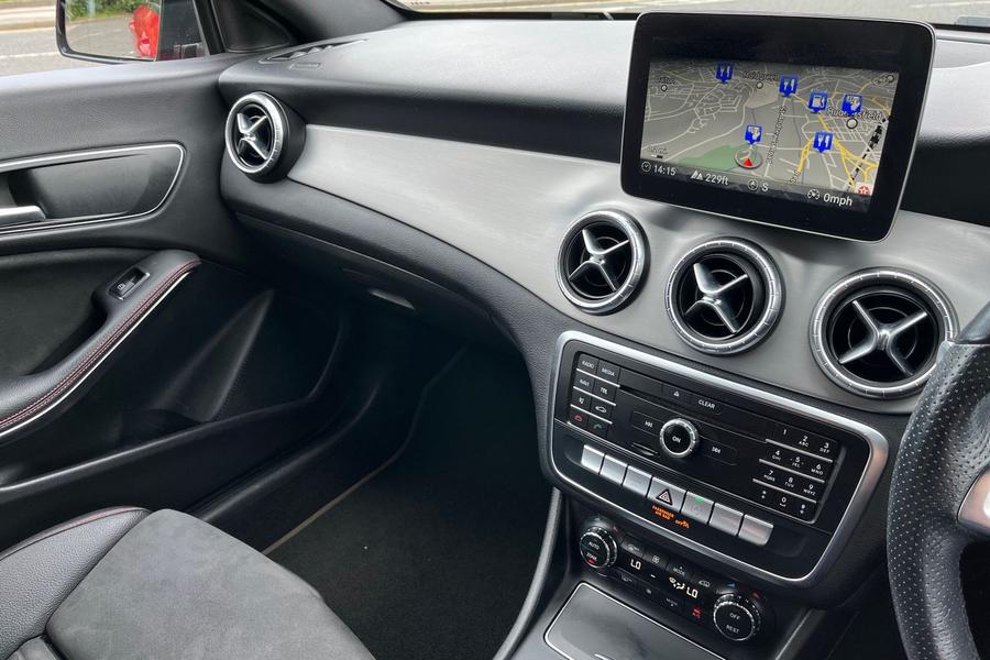 Mercedes-Benz CLA Photo autoimg-36a2bed7d0c8f052e2ec212d8a57f1f0136b9147.jpg