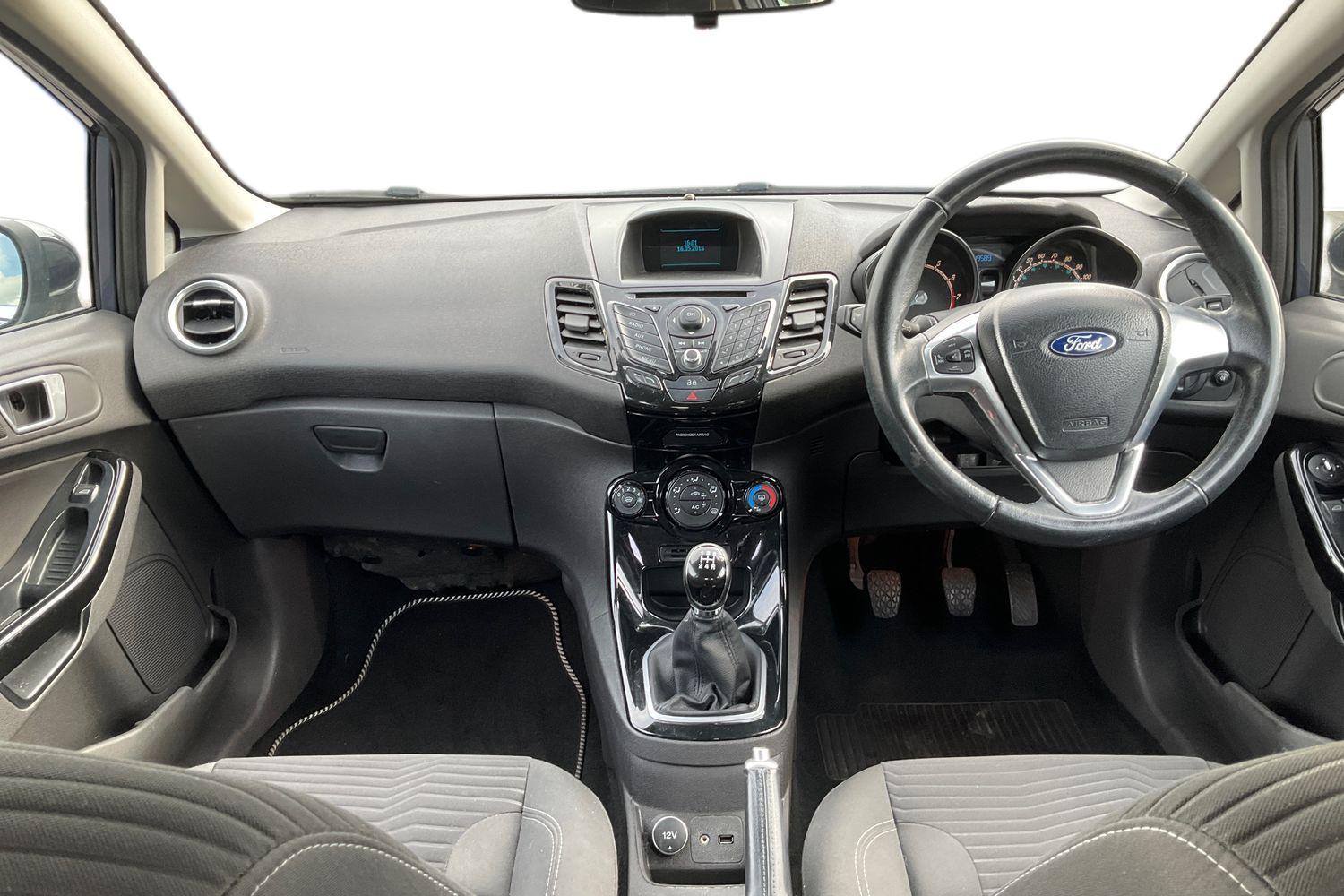 Ford FIESTA Photo 9