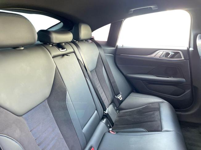 BMW I4 Photo 9