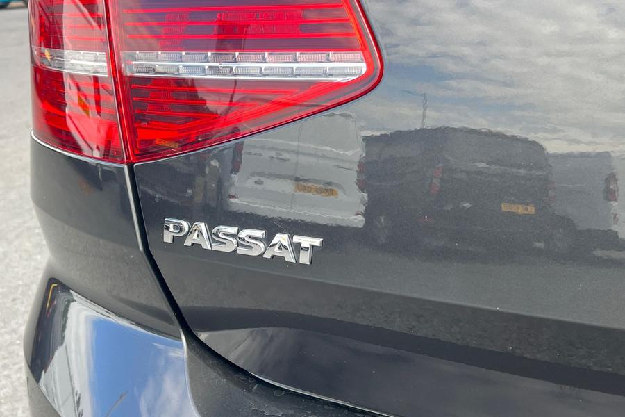 Volkswagen PASSAT Photo autoimg-36abb0a6ed73d60eb1e8e0a925c4521fc071f463.jpg