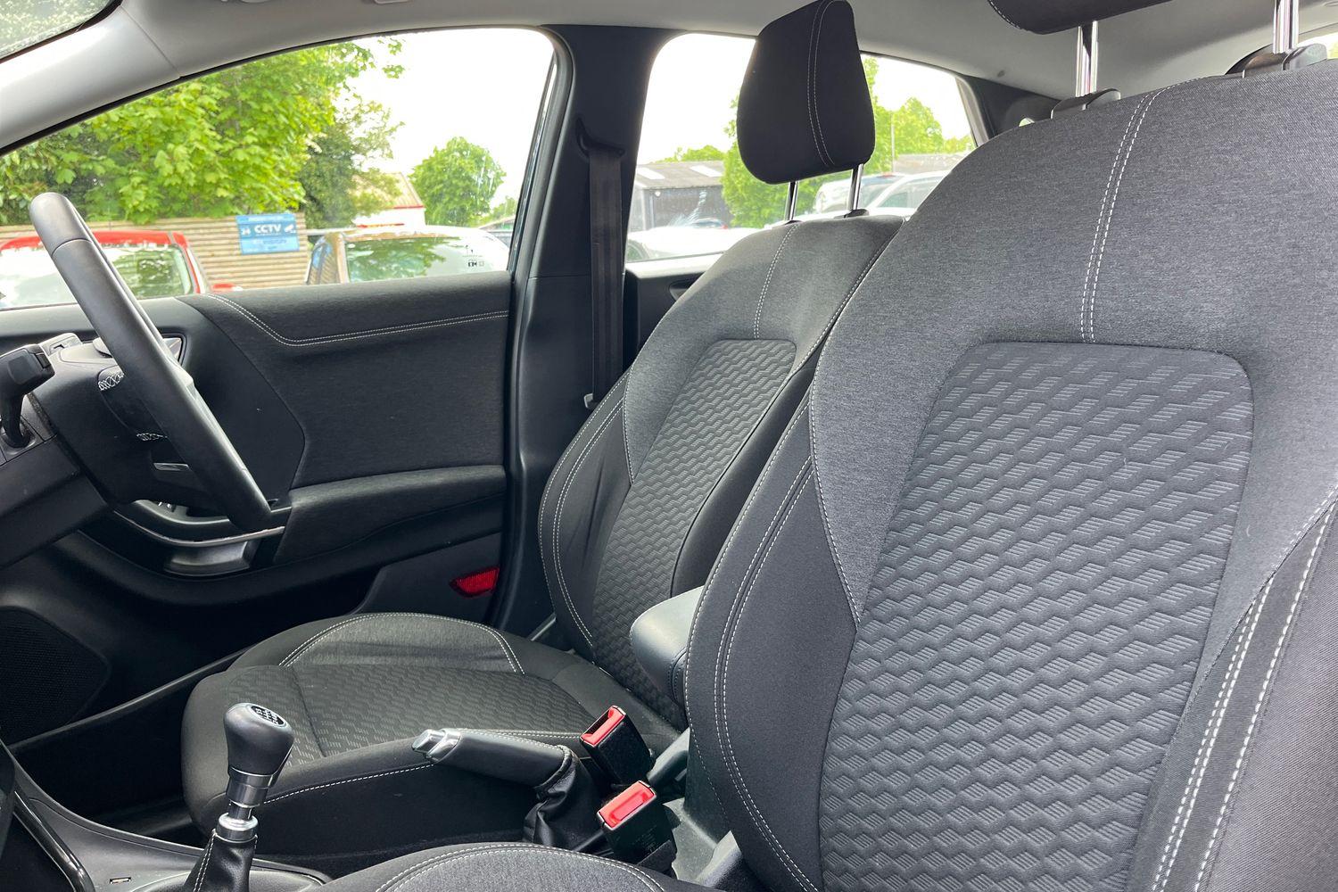 Ford PUMA Photo 18