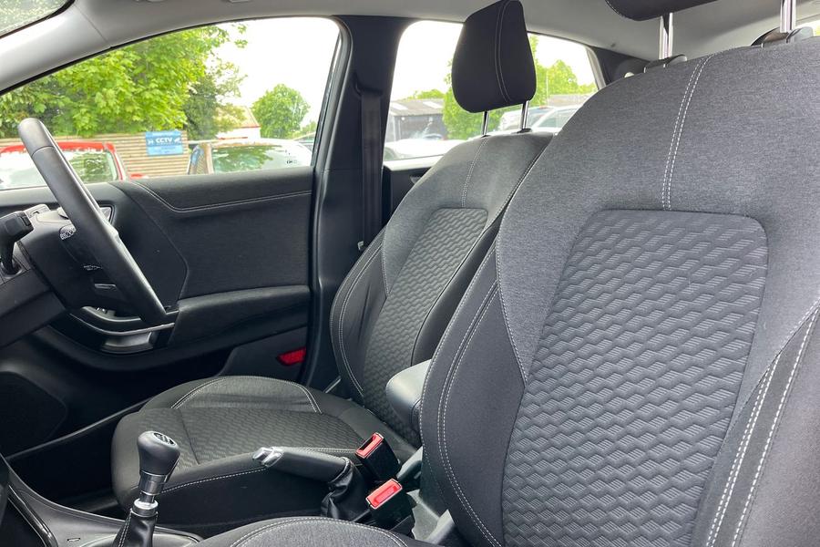 Ford PUMA Photo autoimg-36b6eded54430a01707f44f71e39ba07b852c856.jpg