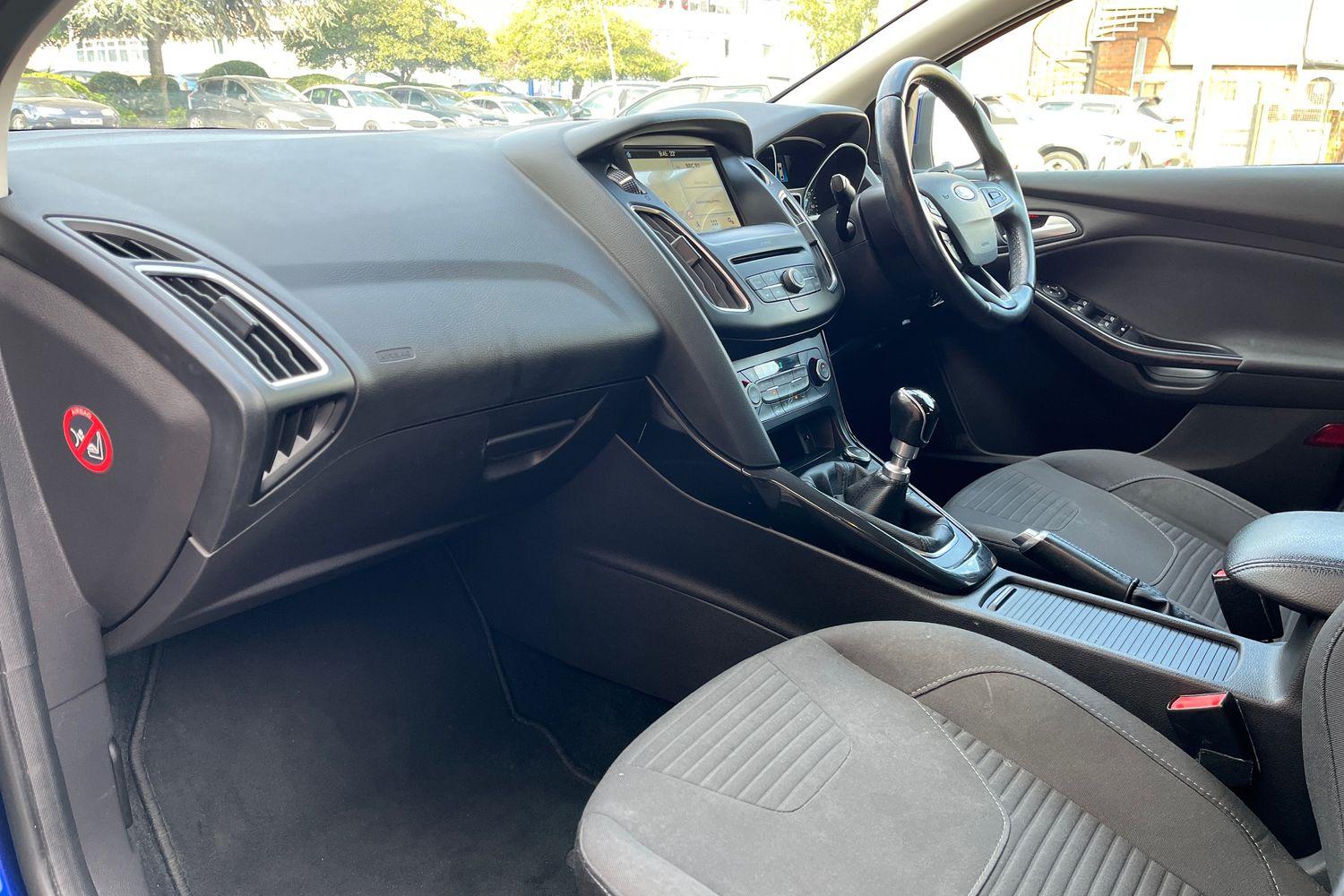 Ford Focus Photo 17