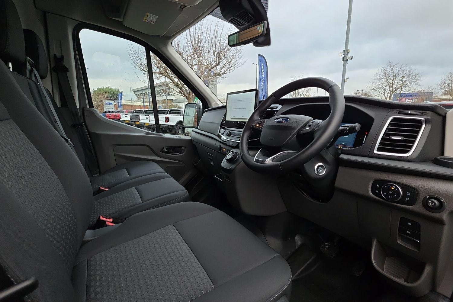 Ford E-TRANSIT Photo 13