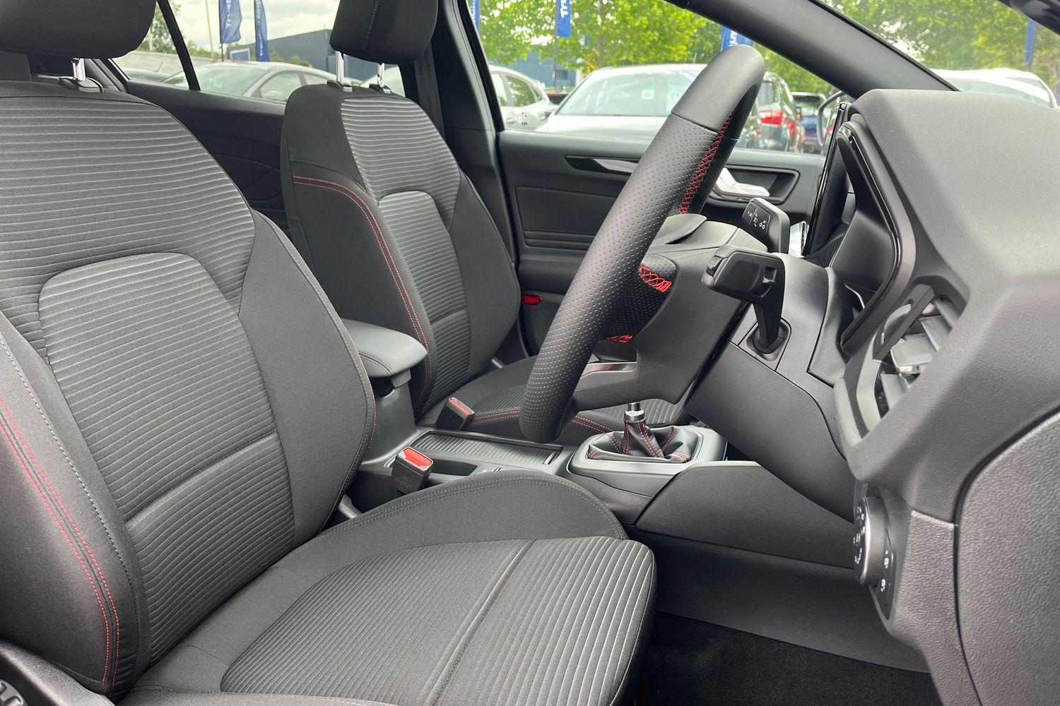 Ford FOCUS Photo 16