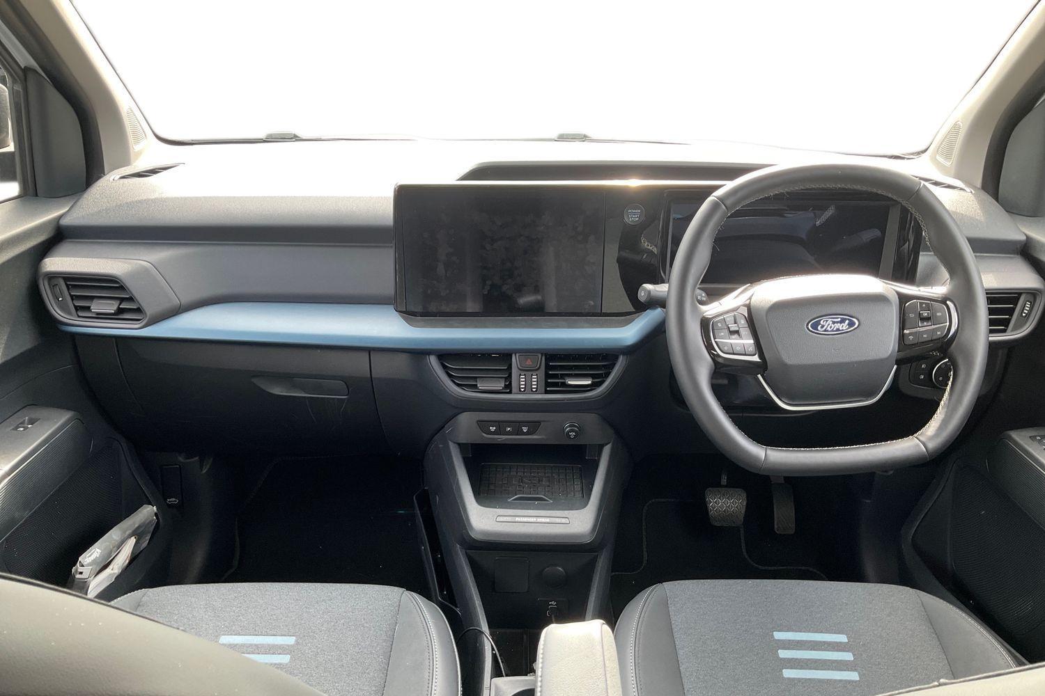 Ford E-Tourneo Courier Photo 9
