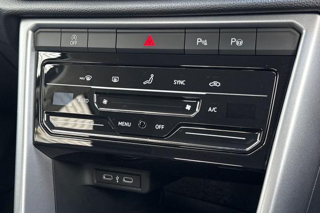 Volkswagen T-Roc Photo 22