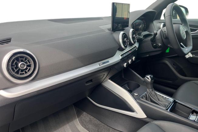 AUDI Q2 Photo 2