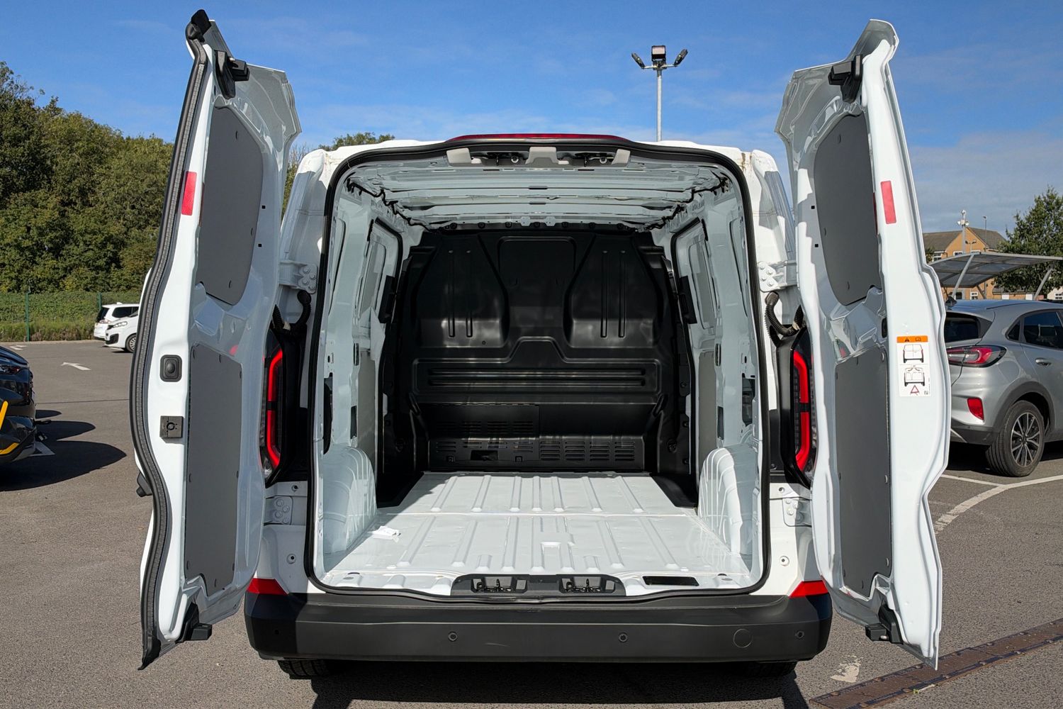 Ford E-TRANSIT CUSTOM Photo 5