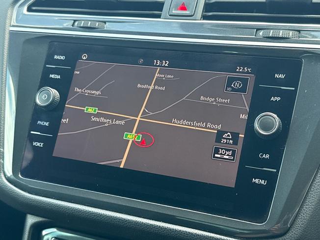 VOLKSWAGEN Tiguan Photo 14