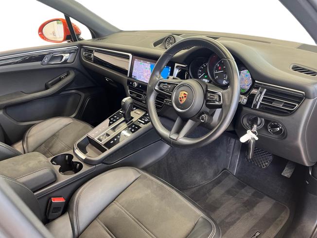 PORSCHE Macan Photo 11
