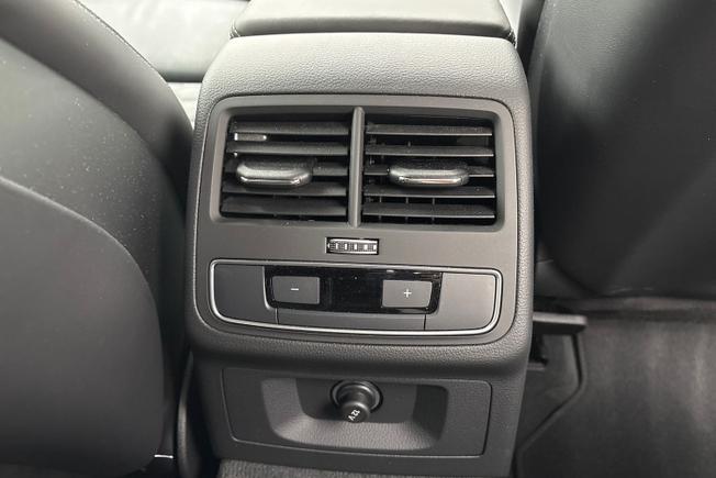 Audi RS4 Photo 24