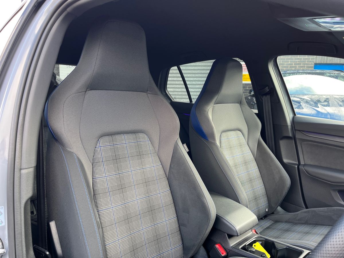 Volkswagen Golf Photo 24