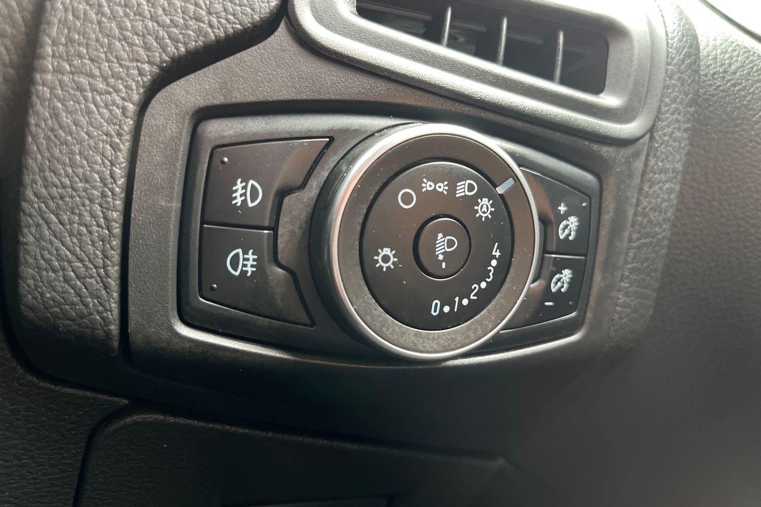 Ford Focus Photo 24