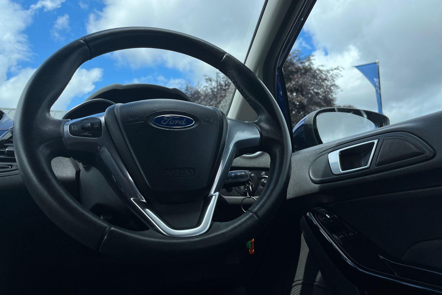 Ford Fiesta Photo 11