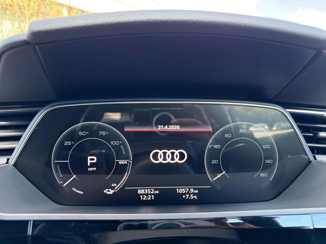 AUDI e-tron Photo 15