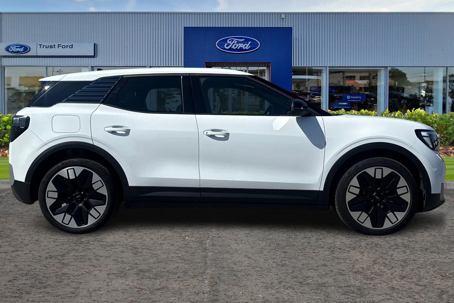 Ford Explorer Photo 2