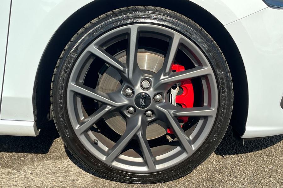 Ford FOCUS Photo autoimg-36f48cad63d64666ff3c5a5f0204c1bf1042a5e8.jpg