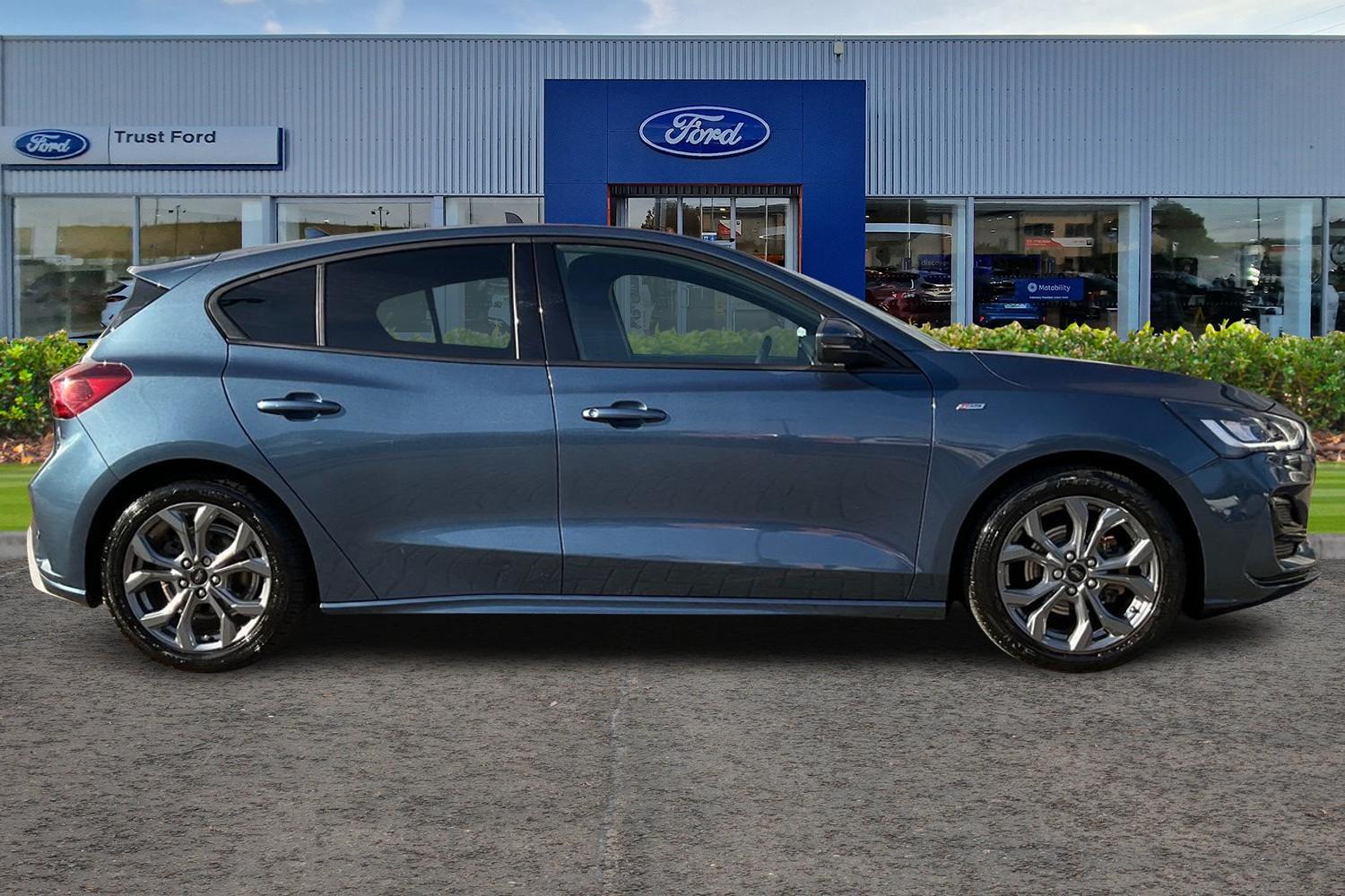 Ford Focus Photo 2