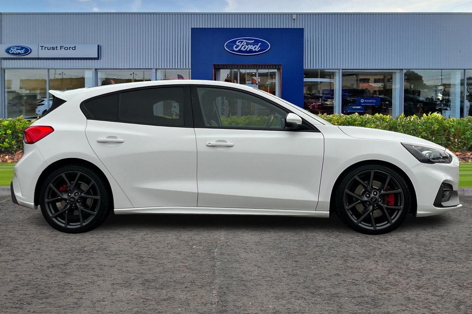 Ford FOCUS Photo 2