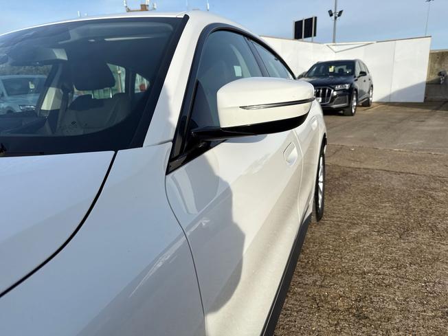 BMW I4 Photo 47