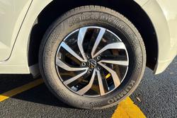 VOLKSWAGEN Polo Photo 5