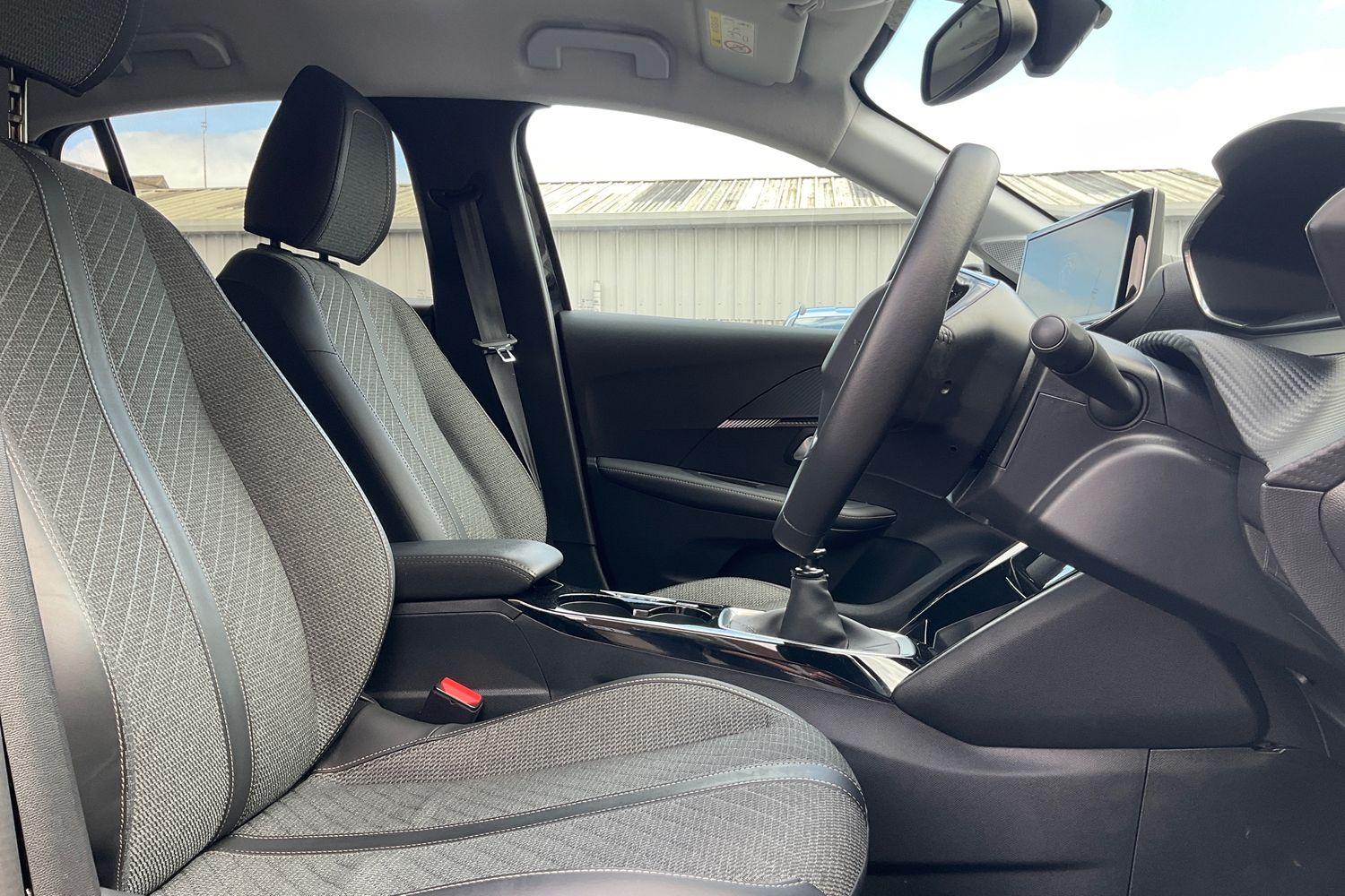 Peugeot 208 Photo 16