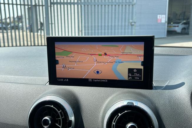 AUDI Q2 Photo 14