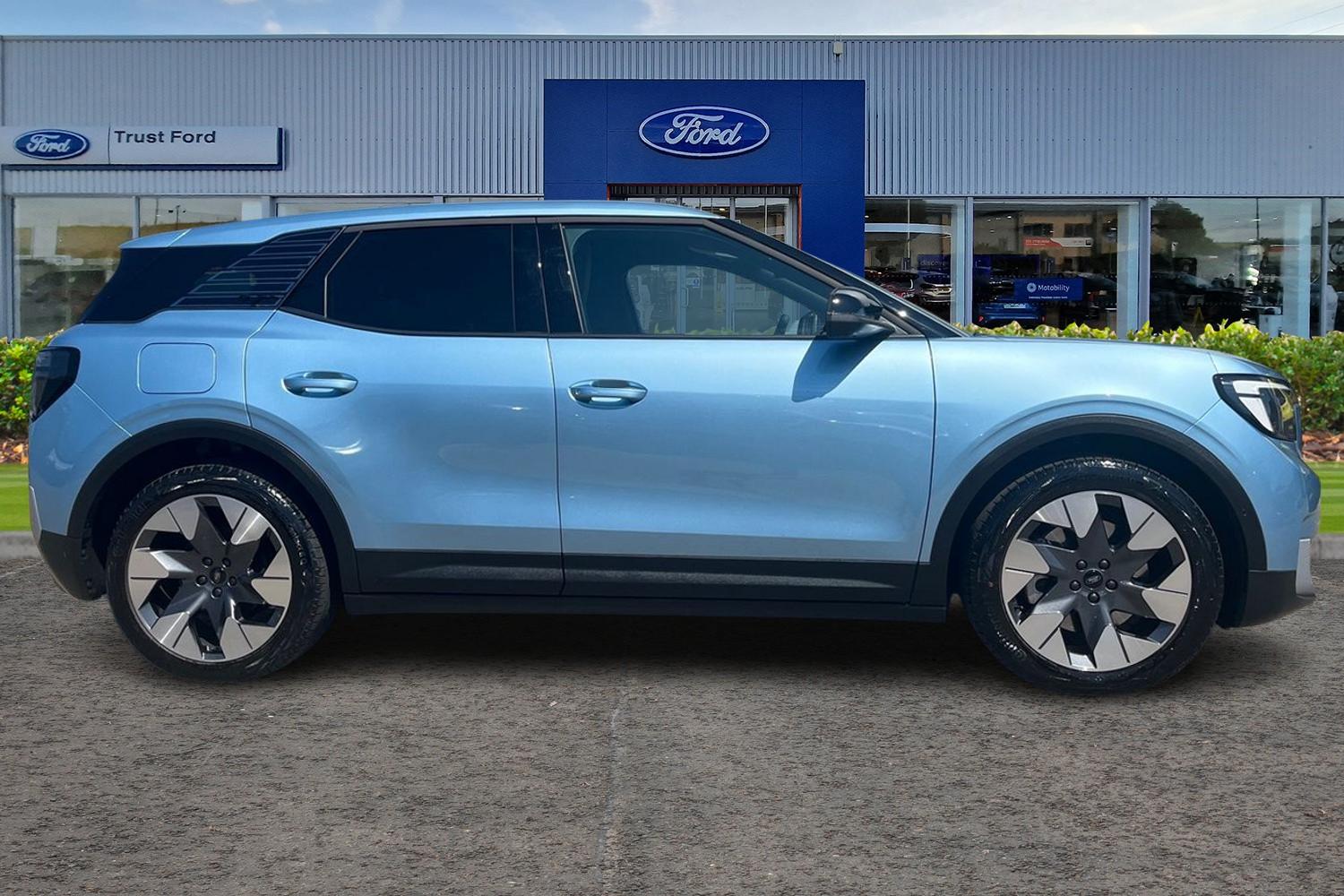 Ford Explorer Photo 2