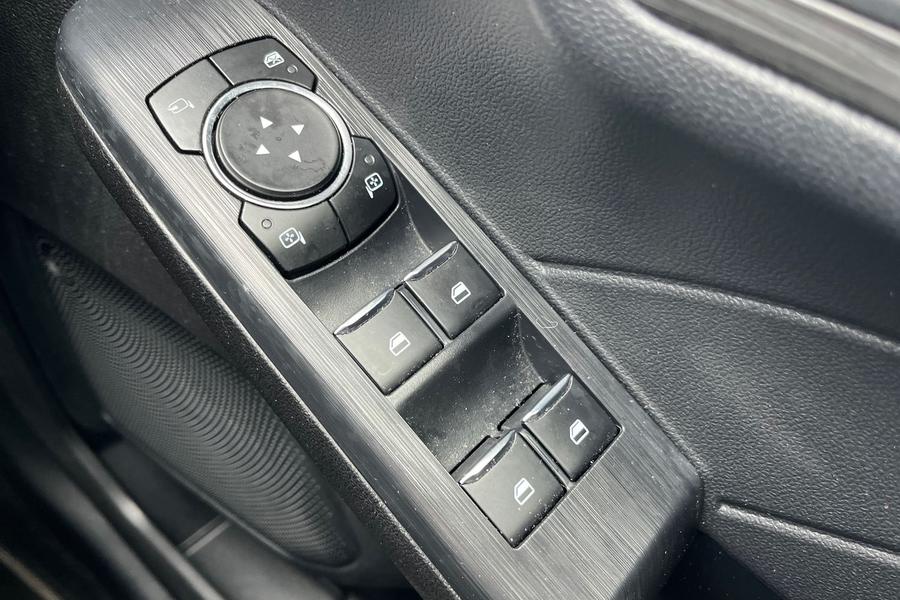 Ford KUGA Photo autoimg-3719de37fdc79ecb1c6a9f281de38d6c2775ab76.jpg