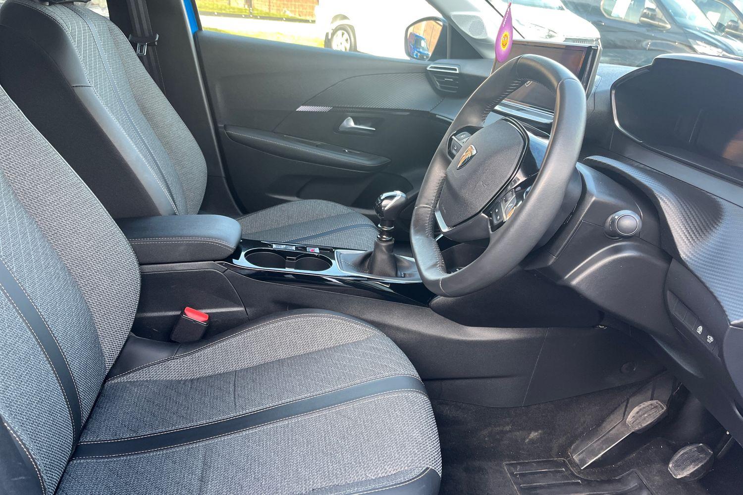 Peugeot 208 Photo 16