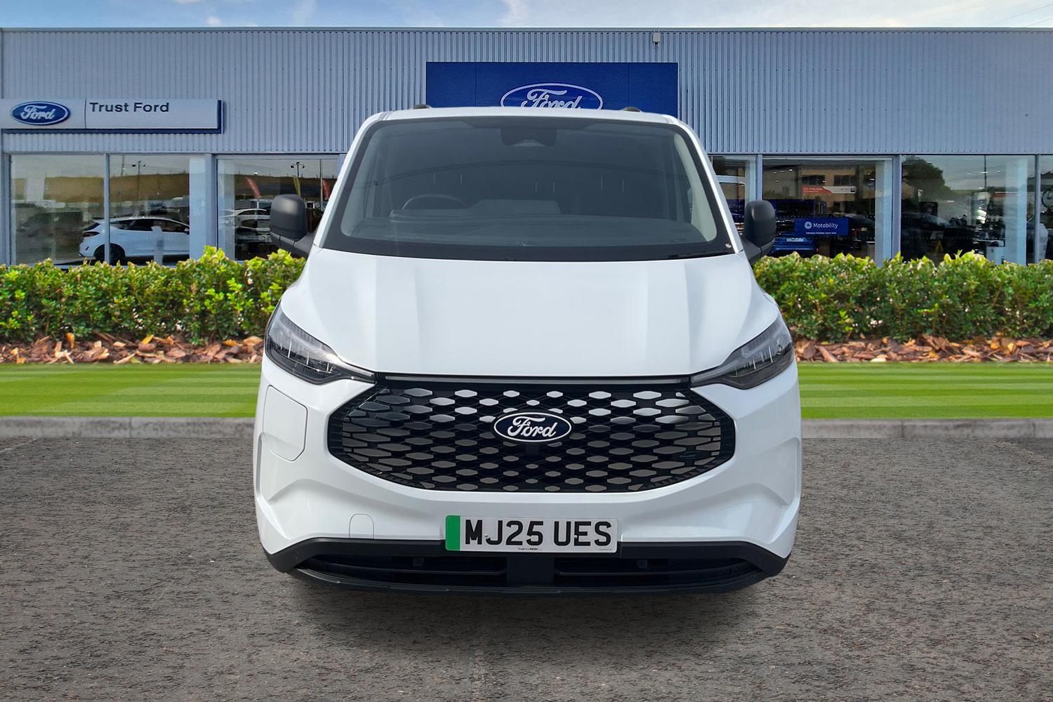 Ford E-Transit Custom Photo 11