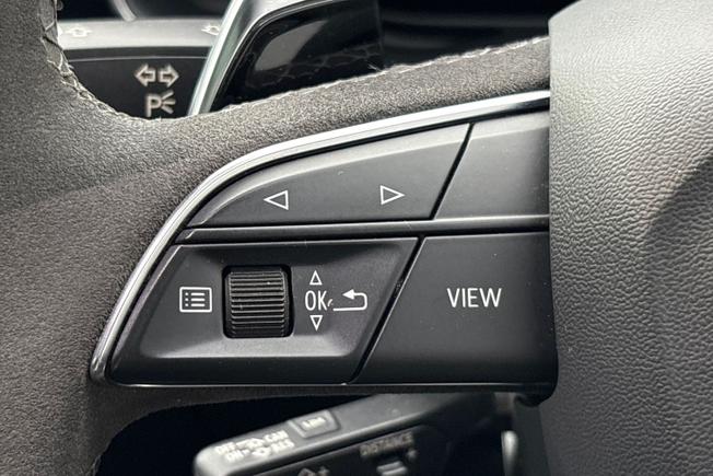 AUDI Rsq8 Photo 16