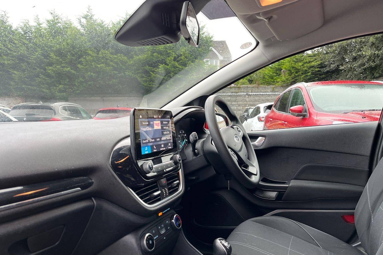 Ford FIESTA Photo 17